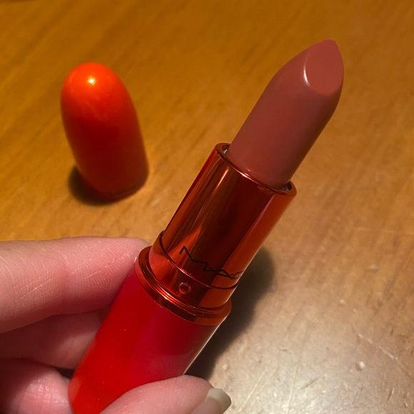 MAC Matte Lipstick Lookin’ Like Wealth - Picture 5 of 16